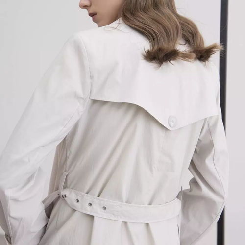 胶囊衣橱魔法 10件基础款，30天穿搭不重样